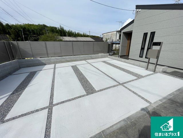 甲賀市水口町新城　新築一戸建ての外観|周辺は落ち着いた街並みの住宅地！子育てがしやすい住環境です！まだ未完成ですが、現地でしかわからない事もございます。是非一度ご覧ください。