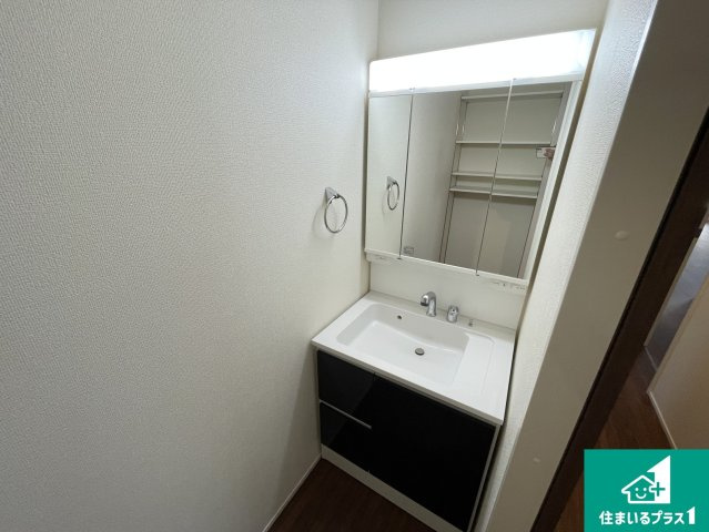 甲賀市水口町新城　新築一戸建ての外観|周辺は落ち着いた街並みの住宅地！子育てがしやすい住環境です！まだ未完成ですが、現地でしかわからない事もございます。是非一度ご覧ください。