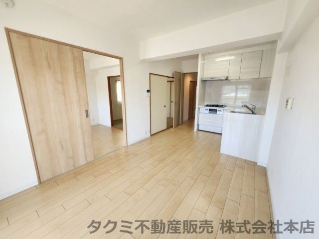グリーンコーポジェームス山　壱番館の居間・リビング|日当たりとっても良好明るいリビング♪