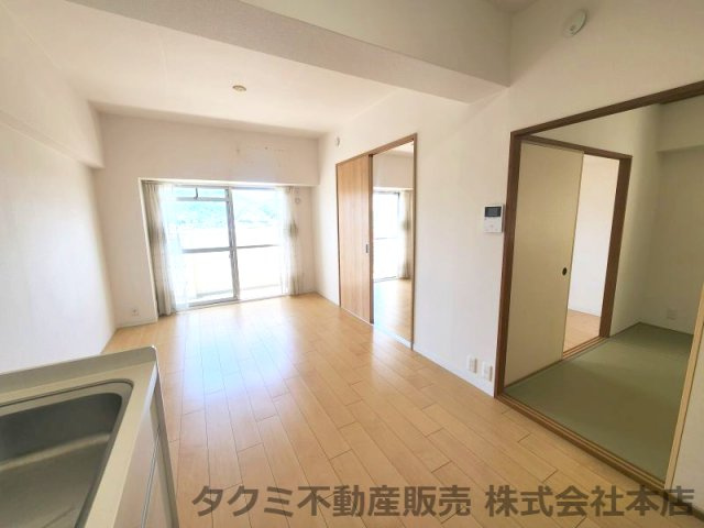 グリーンコーポジェームス山　壱番館の居間・リビング