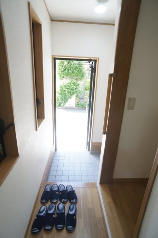 口谷西3丁目戸建の玄関