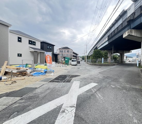 香芝市上中1期　全３棟の前面道路含む現地写真