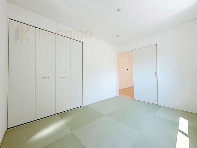 ひたちなか市平磯町第2　新築戸建て　1号棟の和室|フローリングより衝撃が少ない和室は、ご両親のお部屋やキッズスペース、客間としても活用頂けます。