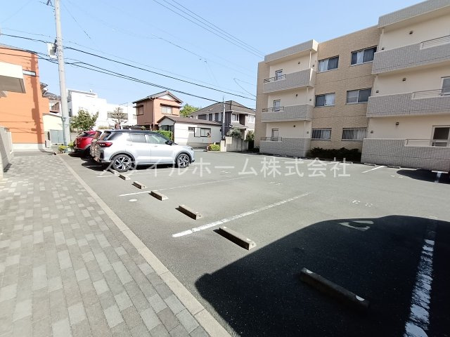 ウィズダムハウスⅡの駐車場