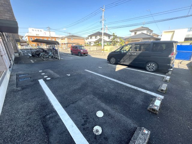プリムローズⅡの駐車場