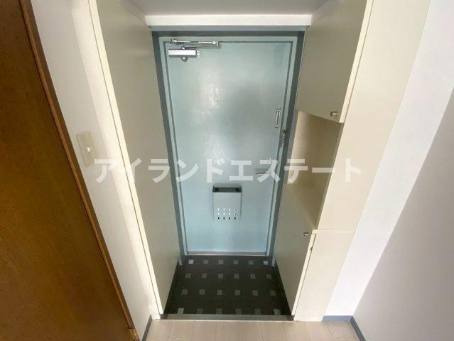 ステップス三軒茶屋　駅近　事務所可　宅配BOXの玄関
