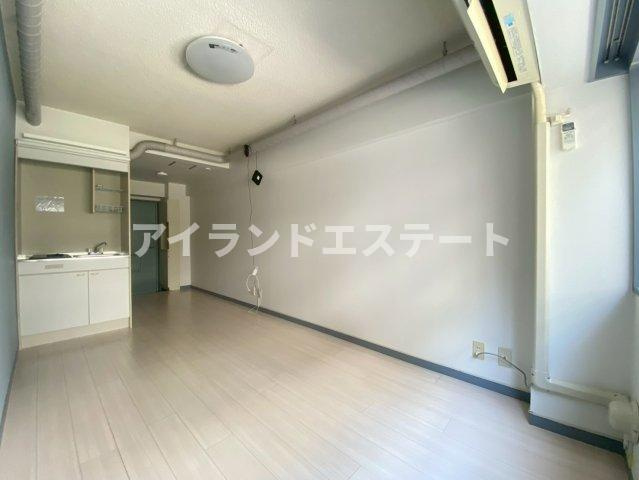 ステップス三軒茶屋　駅近　事務所可　宅配BOXの居間・リビング