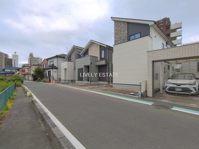 草加市手代1丁目 新築分譲住宅 全3棟 3号棟の前面道路含む現地写真