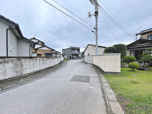 新築戸建・新築建売　伊勢崎市田中町第2　宮郷小学校・宮郷中学校の前面道路含む現地写真