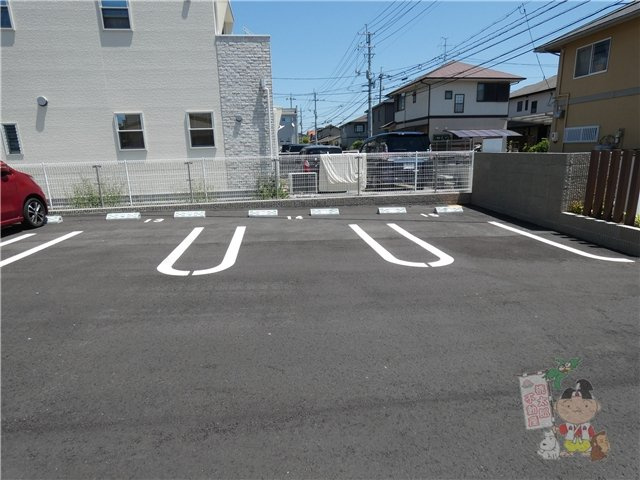 アヴェニールガーデンの駐車場