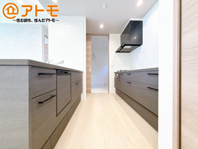 【キッチン】 | 駿東郡清水町伏見　新築一戸建て　全2棟 | 対面タイプならキッチン内にいながらご家族やお客様との会話が楽しめます♪