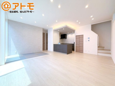 【居間・リビング】 | 駿東郡清水町伏見　新築一戸建て　全2棟 | 家族団らんのイメージは、リビングを思い浮かべませんか？リビングこそ広々とした空間が良いですね♪