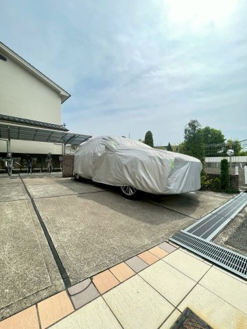 ルーエプラッツの駐車場