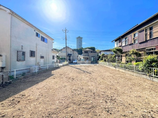 戸塚区俣野町　売地の外観|◆一戸建てを中心とした街並みが整然と続き、周辺は高い建物が建っていないので、緑の多い閑静な趣を感じる環境です。街並みや周辺環境も重要なポイントです！！
