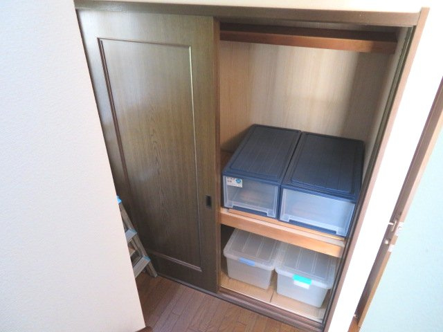 高崎市吉井町南陽台　中古1680の収納|１階収納