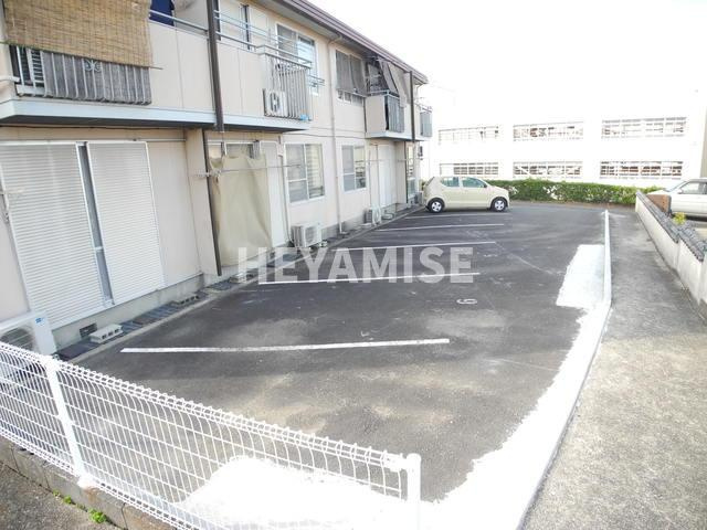 コーポ上山の駐車場