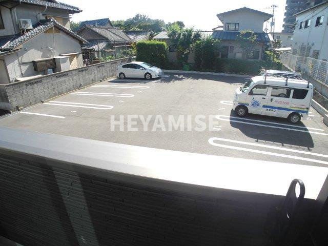 エルモーサ・Reiの駐車場