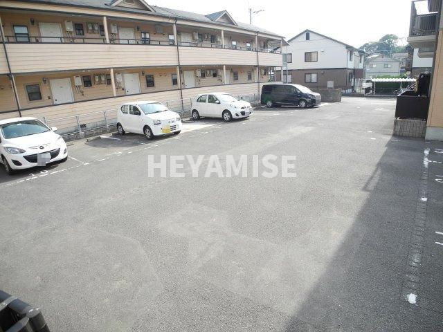 フォーレスヤマグチＢ棟の駐車場