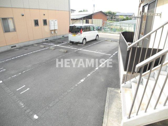 フォーレスヤマグチＢ棟の駐車場