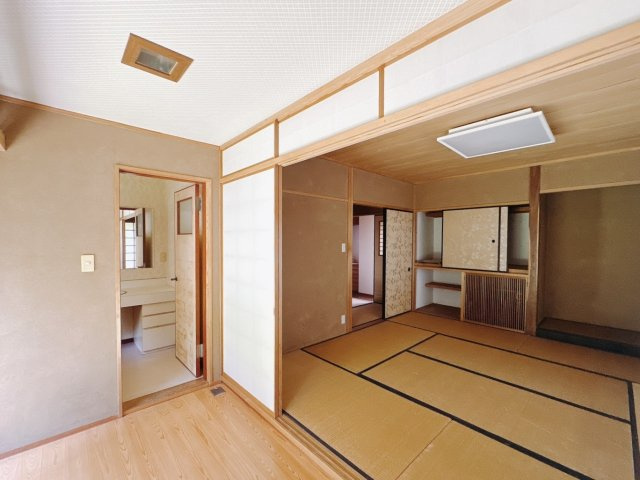 【中古戸建】熊谷市末広3丁目の和室|■和室｜和室を書斎にしたり、冬にはコタツを敷いて家族みんなで年越しをするのもいいですね。家族みんなのお気に入りの空間になります♪
