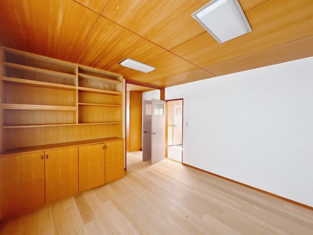 【中古戸建】熊谷市末広3丁目の洋室|■洋室｜広い洋室ならインテリアも自由自在にお楽しみいただけます♪お外から帰ってきた後は洋室でゆっくり自分の時間をお過ごしください。
