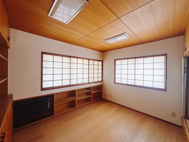 【中古戸建】熊谷市末広3丁目の洋室|■洋室｜ナチュラルカラーの床です。模様替えなどとても楽しく工夫できます♪陽当たり、風通しもとても良いので毎日快適な生活スタートです！子供部屋にも良いですね♪