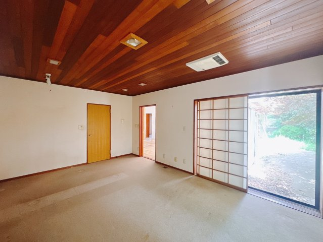 【中古戸建】熊谷市末広3丁目の居間・リビング|■リビング｜大きい窓からあたたかいたっぷりの光が入ります♪開放的な空間で毎日をもっと快適に(*＾＾*)