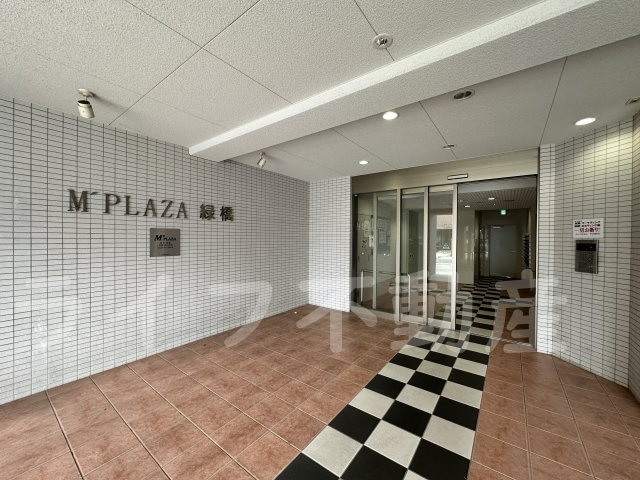 M’プラザ緑橋のエントランス|建物の内部です