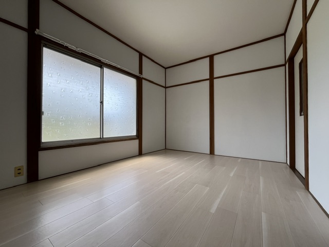 山中田貸家の洋室