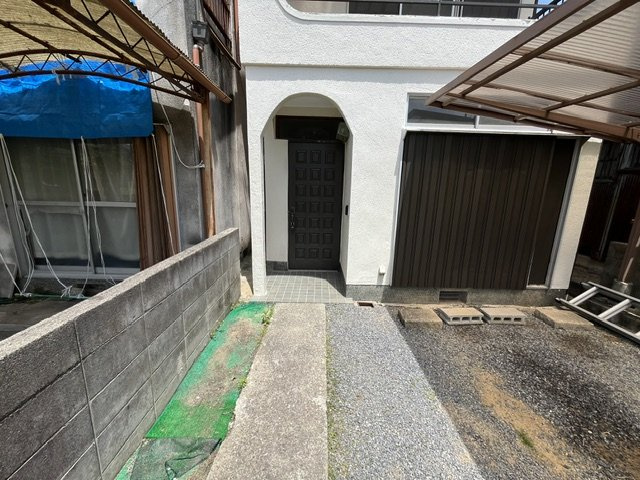 山中田貸家のエントランス