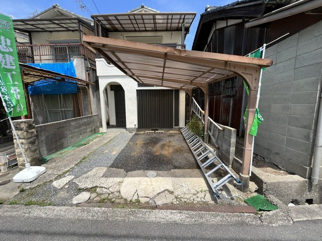山中田貸家の駐車場