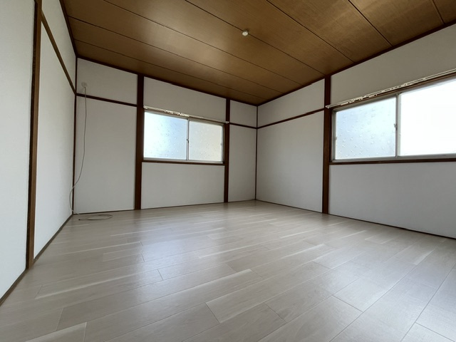山中田貸家の洋室