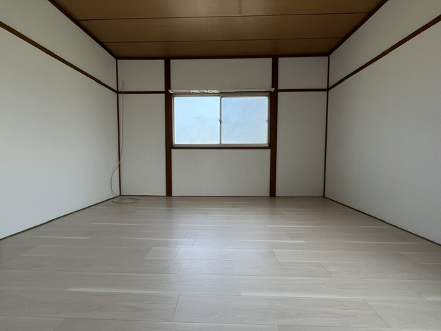 山中田貸家の洋室
