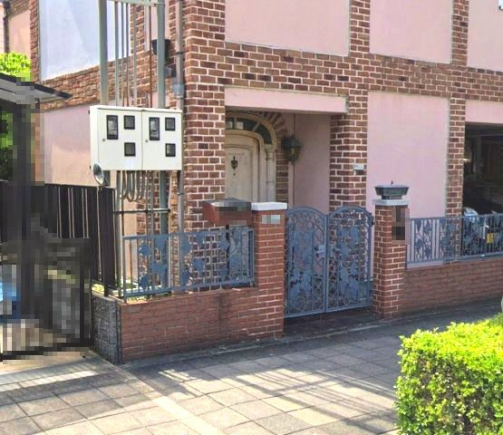 甲子園六石町の玄関|住まいに上質な顔を演出する玄関門扉
