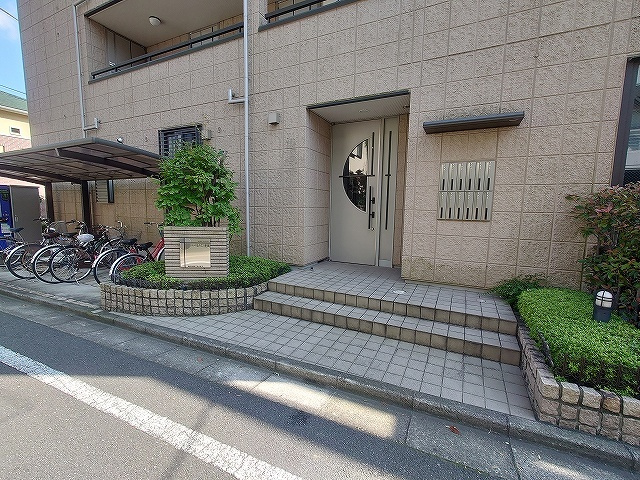 ヘーベルハウス南長崎のロビー|★オートロック付きのエントランス★