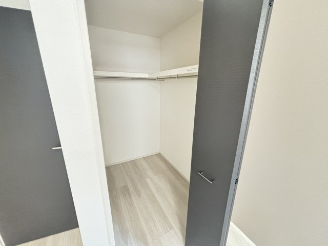南側6.5帖居室の収納