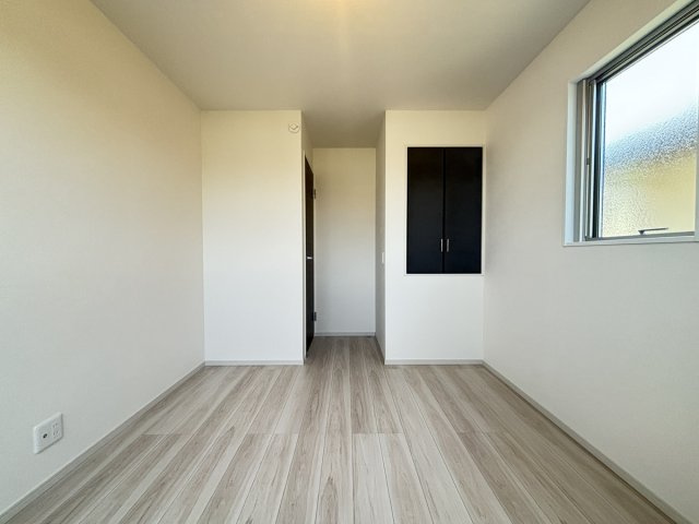 北西側5.3帖居室