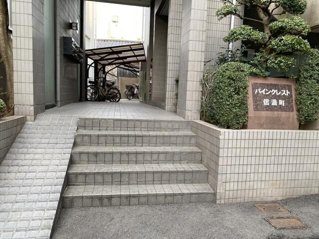 パインクレスト信濃町のエントランス|パインクレスト信濃町