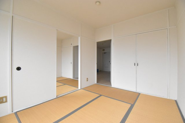 住吉ハイツの洋室