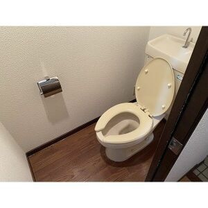 ビエラコート大橋のトイレ|【人気物件】トイレ（手洗い付き）、とても綺麗で清潔感があります♪