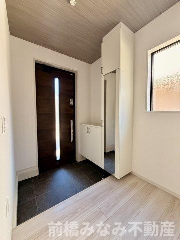 【新築】前橋市北代田町1期　２号棟(全３棟)　アーバンスタイル　新築建売分譲の玄関|ゆったりとした玄関です