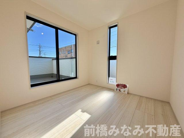 【新築】高崎市石原町第24　６号棟(全６棟)　リーブルガーデン　新築建売分譲の洋室|明るい洋室です