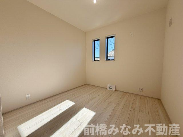 【新築】高崎市石原町第24　６号棟(全６棟)　リーブルガーデン　新築建売分譲の洋室|明るい洋室です