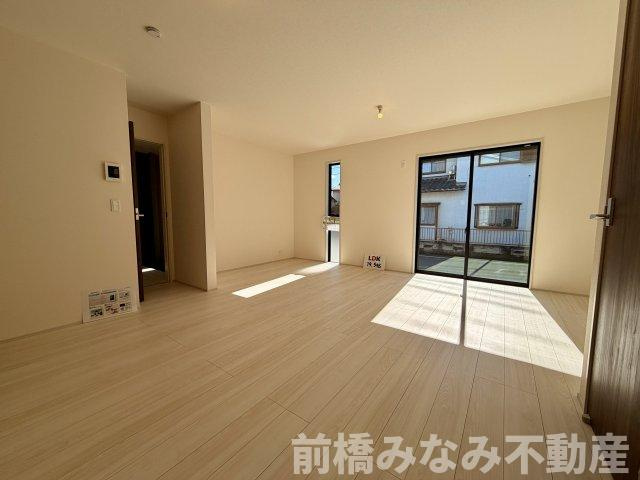 【新築】高崎市石原町第24　６号棟(全６棟)　リーブルガーデン　新築建売分譲の居間・リビング|ゆったりとしたリビングです