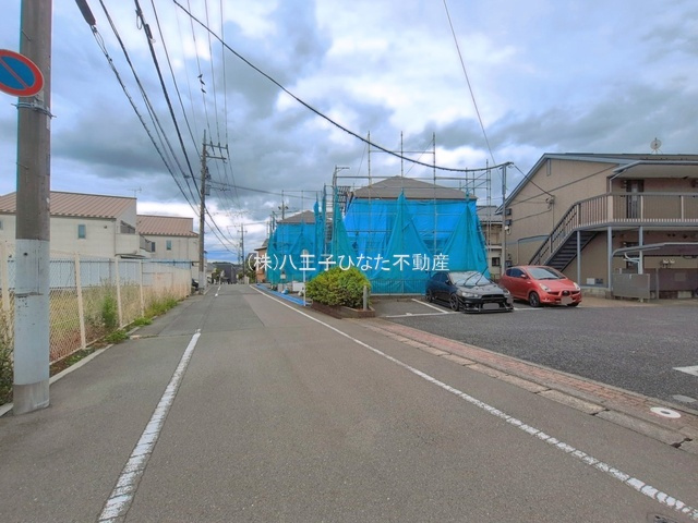 『八王子市新築戸建て』八王子市子安町2-28-22【仲介手数料無料】　４期の前面道路含む現地写真|～仲介手数料無料☆八王子ひなた不動産～八王子市子安町　新築戸建て
