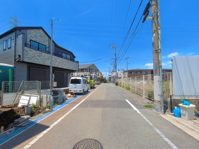 『八王子市新築戸建て』八王子市子安町2-28-22【仲介手数料無料】　４期の前面道路含む現地写真|～仲介手数料無料☆八王子ひなた不動産～八王子市子安町　新築戸建て