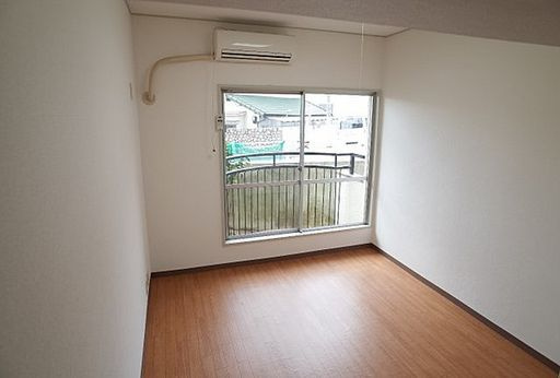 本山ハイツの居間・リビング