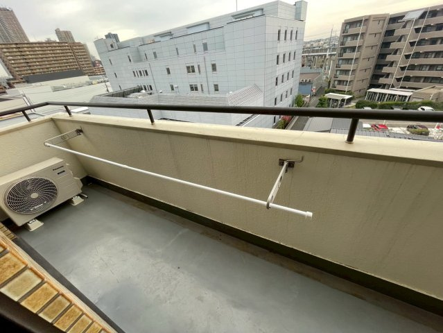 開放的で明るい空間を演出してくれるバルコニーです