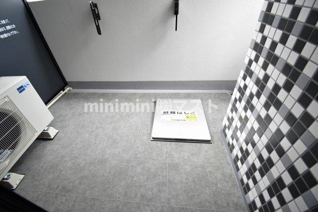 大阪市中央区淡路町３丁目の賃貸マンションのバルコニー