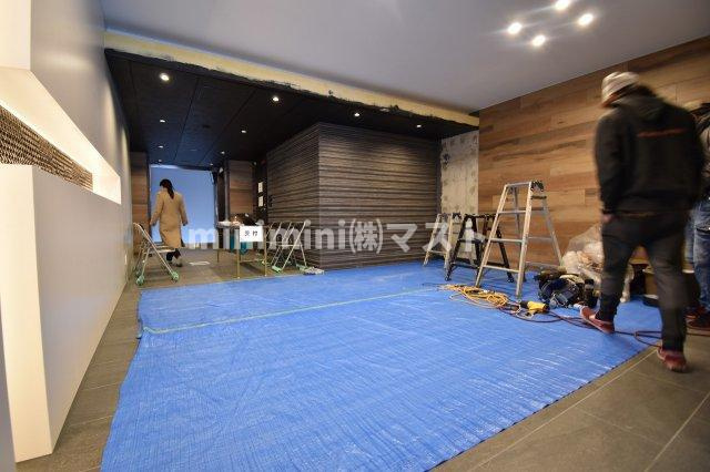 大阪市中央区淡路町３丁目の賃貸マンションのロビー